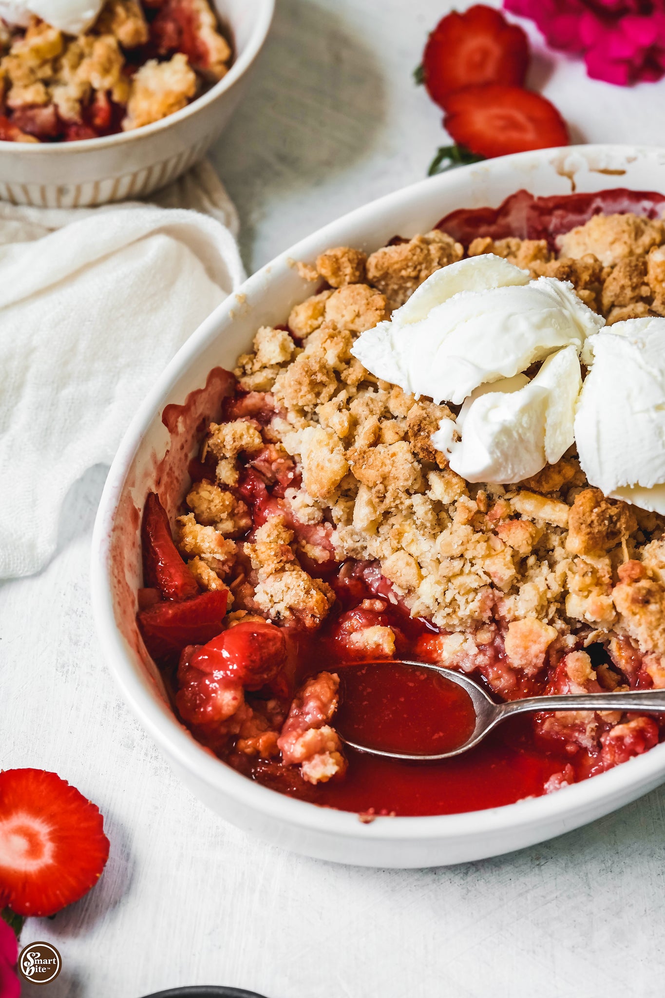 summer strawberry crumble