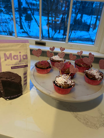 Maja Valentine's Cake & Cupcakes
