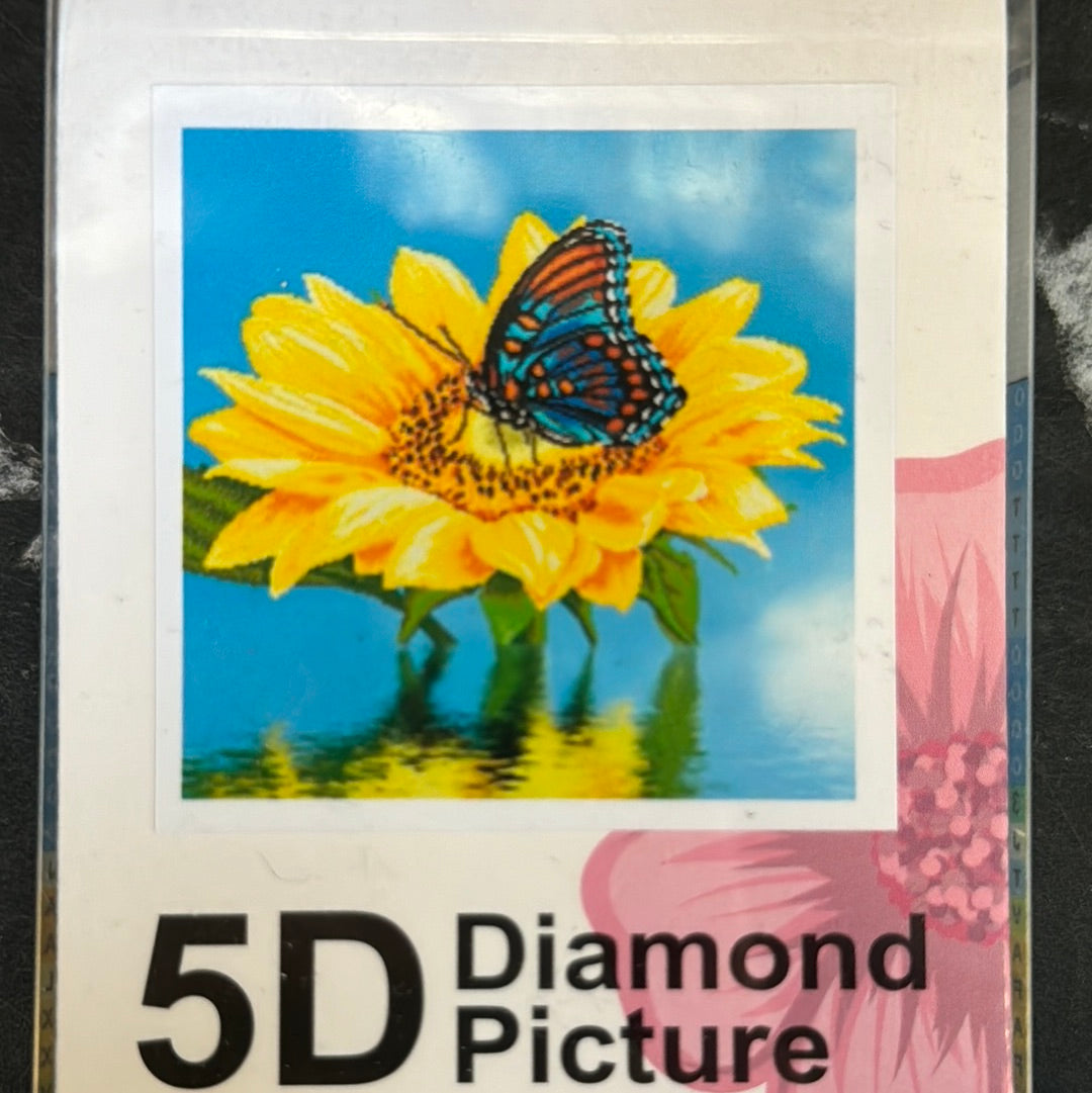 Se Diamond Painting Sommerfugl i blomst 20x20cm hos Dealshoppen