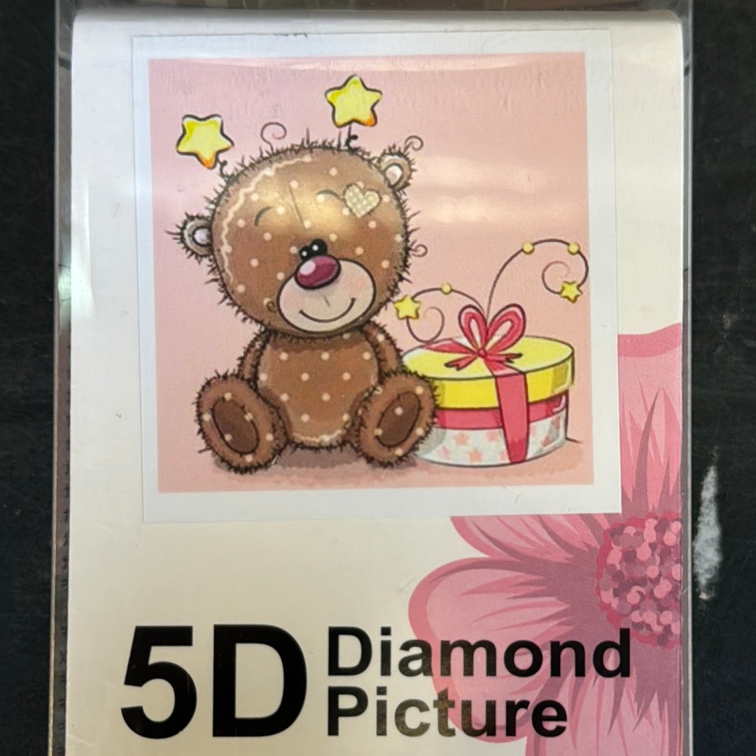 Billede af Diamond Painting Bamse med gave 20x20cm hos Dealshoppen