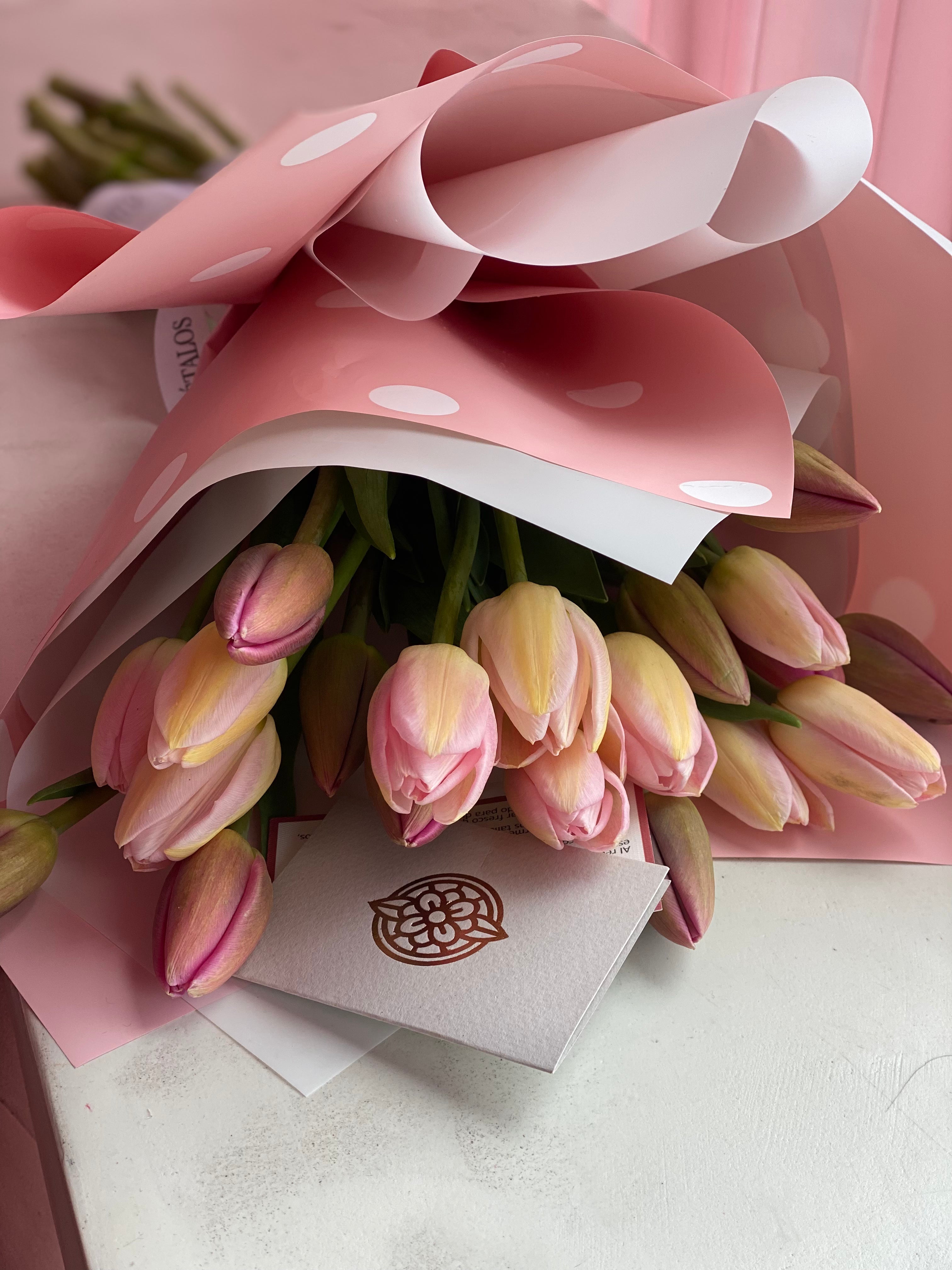 Bouquet de Tulipanes – tazasypetalos