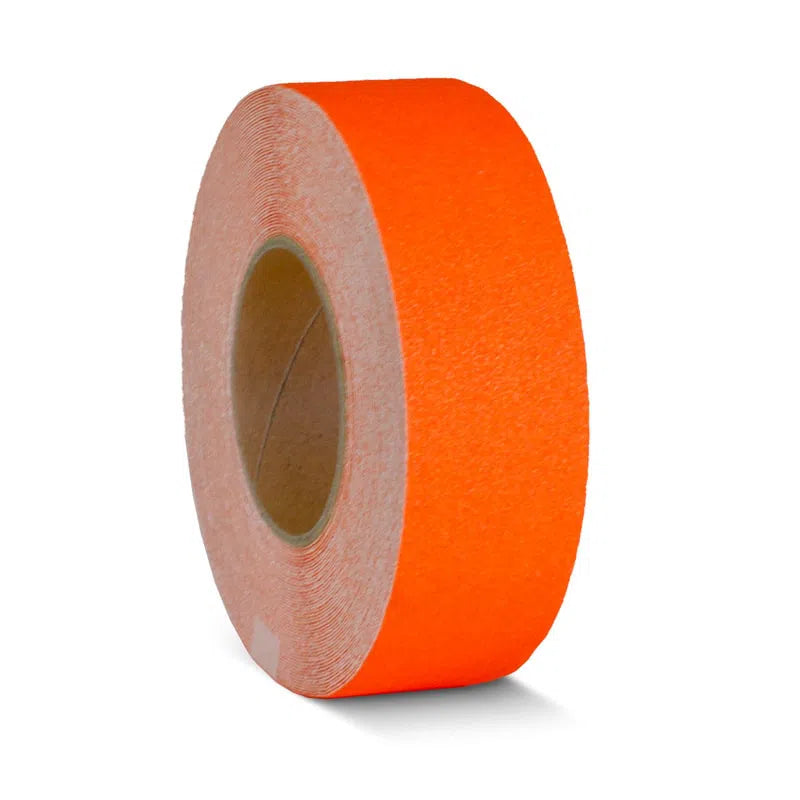 Se Skridsikker Tape - Signal Farver - Signal Orange / Rulle 50mm x 18.3 meter. / R13 (Korn 60) hos Thamus.dk