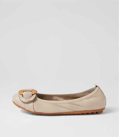 Leather ballet flat