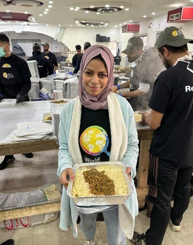 Hadel coordinates distribution at WCK's Rafah kitchen—she uses her knowledge of local communities to ensure hot meals make it to the people who need them most. This week's menu included loubia, a traditional stewed bean dish, over rice with saj flatbread! #ChefsForThePeople