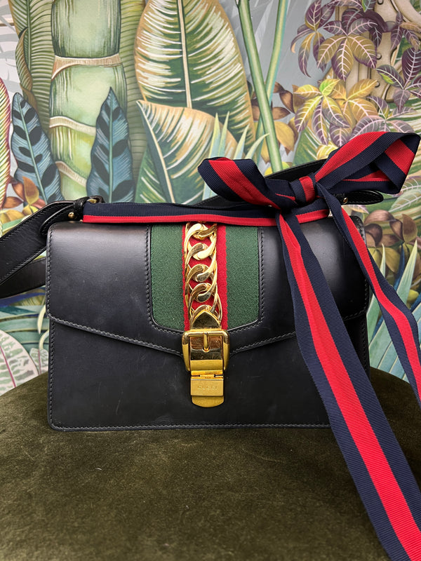 Luxbag Helsinki - GUCCI Shirt & Small GG Marmont bag. #gucci #FW18