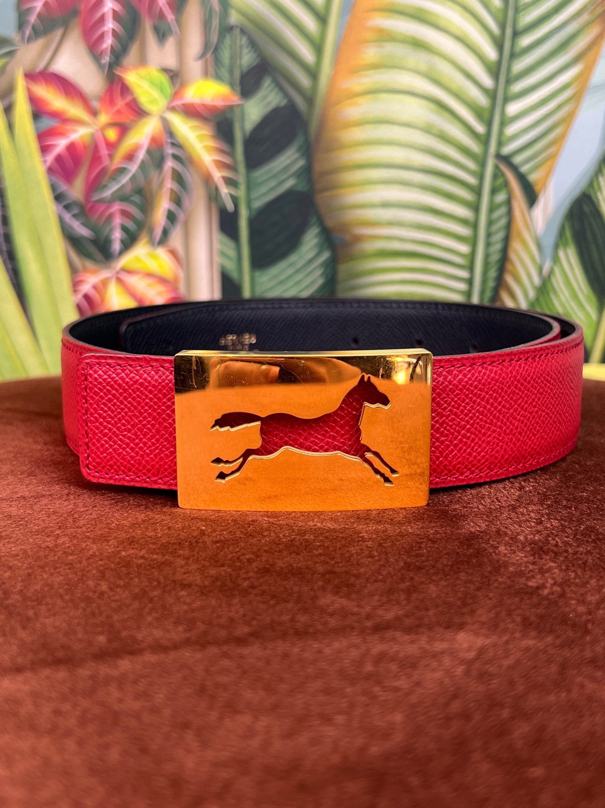 image of Hermés belt red horse buckle