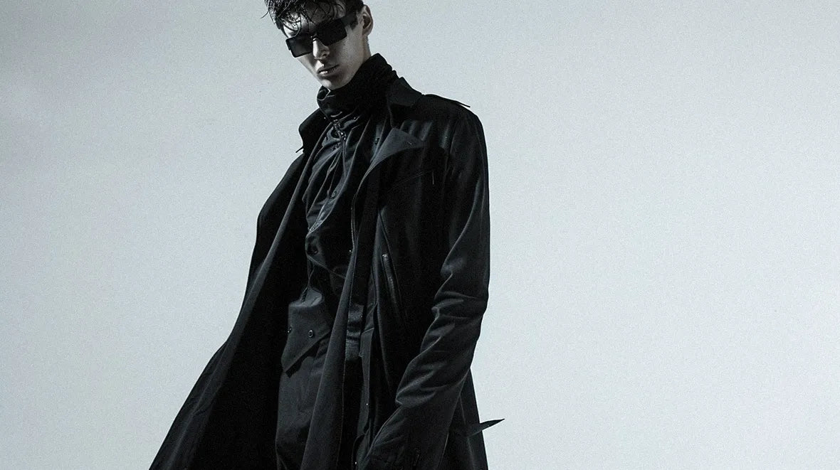 man wearing darkwear clothing looking like matrix