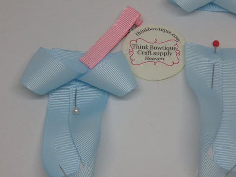 Make a Ella Boutique bow with grosgrain ribbon