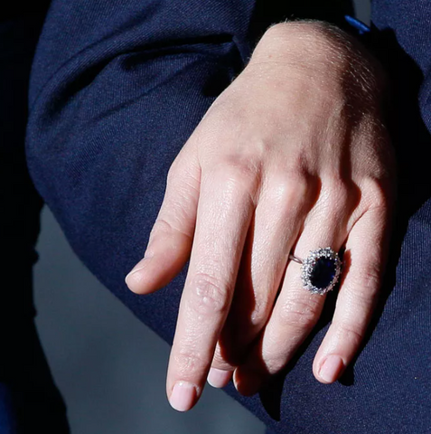 kate middleton, duchess of cambridge sapphire engagement ring