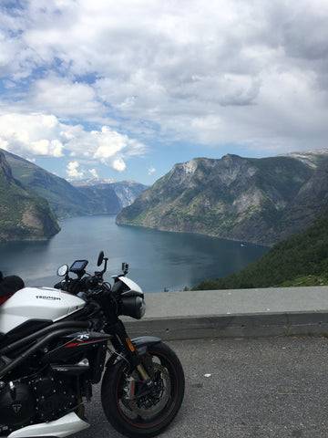 voyager seule à moto est un défi à relever