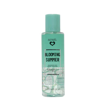 Blooming summer de Scenabella combina a la perfección el aroma celestial y el seductor. Disponible en Colombia a través del portal cosmeticosenlinea.com