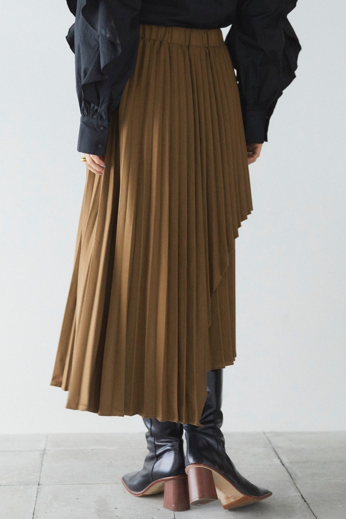 有名な高級ブランド asymmetric pleated skirt アシンメトリープリーツ