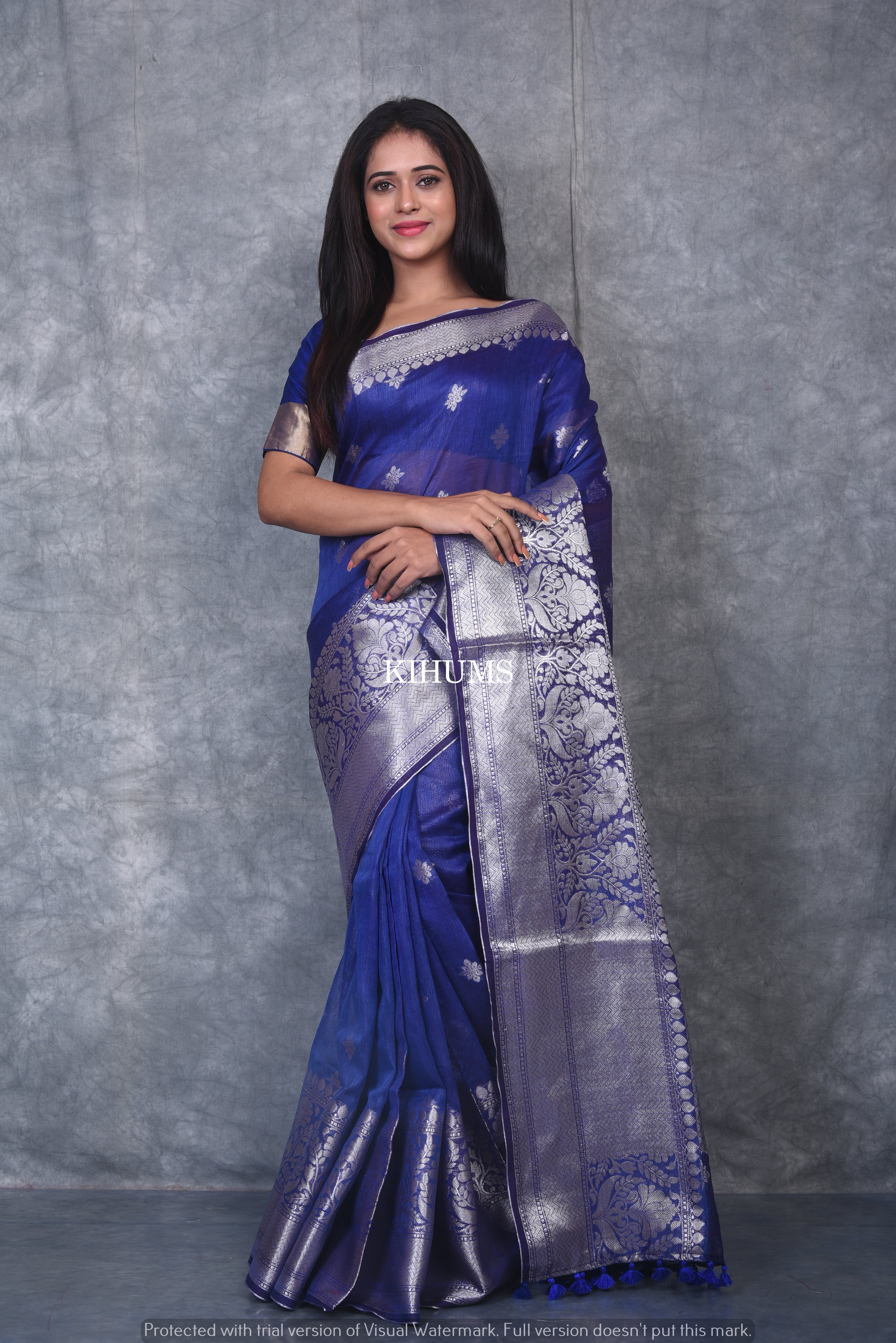 Women's Lichi Soft Silk Saree With Wiving Silver Zari.