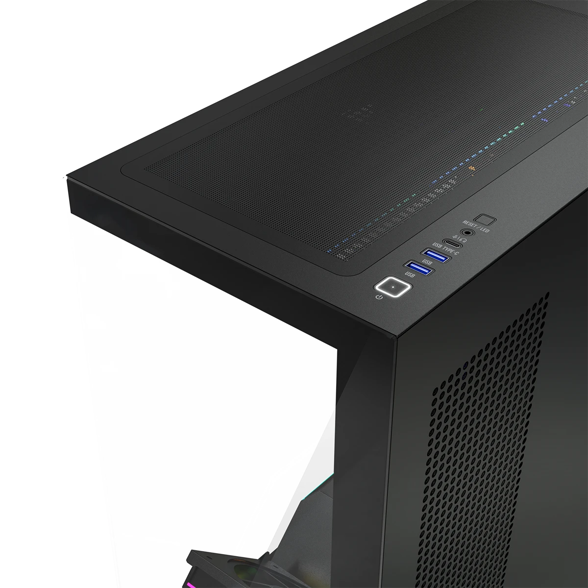 Na górnym panelu MODECOM Volcano Stellar Plus 5F znajdziesz wygodne i szybkie złącza do podłączania urządzeń zewnętrznych. Dostępne są dwa porty USB 3.0 oraz jedno USB-C, zapewniające łatwy dostęp do pamięci przenośnych, kontrolerów czy smartfonów. W gnieździe typu combo podłączysz zarówno mikrofon, jak i słuchawki, a przycisk do zmiany podświetlenia LED wentylatorów pozwala szybko dostosować wygląd wnętrza obudowy do swojego stylu. Dzięki temu panel I/O jest zarówno funkcjonalny, jak i intuicyjny – wszystko, czego potrzebujesz, masz zawsze pod ręką.
