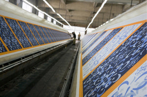 Screen table for screen printed scarves