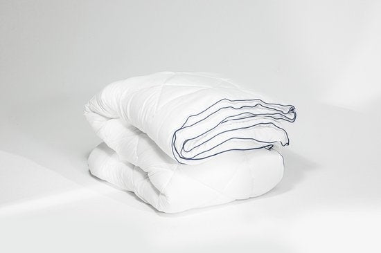 8721008118154 - Soulsnooze® - Luxuriöse 4-Jahreszeiten-Bettdecke 240 x 220 - Doppelbettdecke - Partnerbettdecke - Verstellbar pro Seite - 30 Tage Probeschlafen - Hotelqualität - Anti-Allergie - Sommer- & Winterbettdecke 8721008118154 - Soulsnooze® - Luxuriöse 4-Jahreszeiten-Bettdecke 240 x 220 - Doppelbettdecke - Partnerbettdecke - Verstellbar pro Seite - 30 Tage Probeschlafen - Hotelqualität - Anti-Allergie - Sommer- & Winterbettdecke