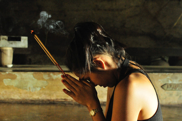 The many benefits of incense rituals include mindfulness and meditation.