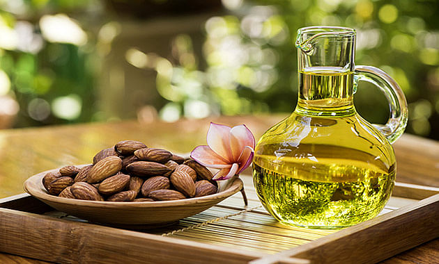 almond-oil__PID:138647d9-4f8b-4459-a44b-7e3410210c19