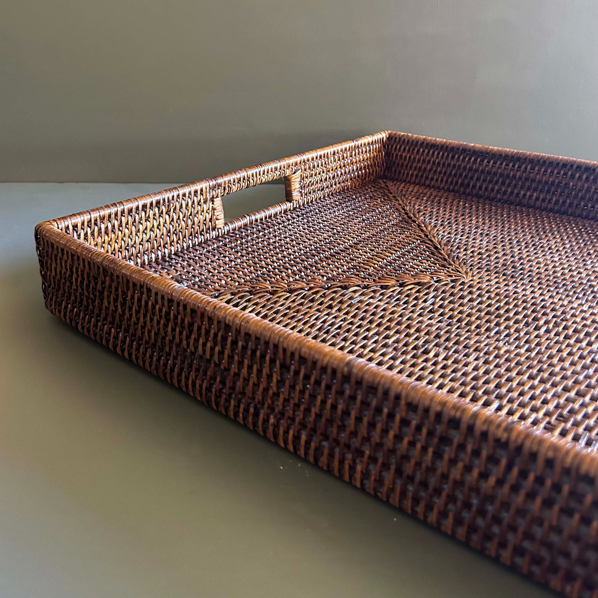 https://cdn.shopify.com/s/files/1/0657/4261/files/rattantray_2000x.jpg?v=1699481122