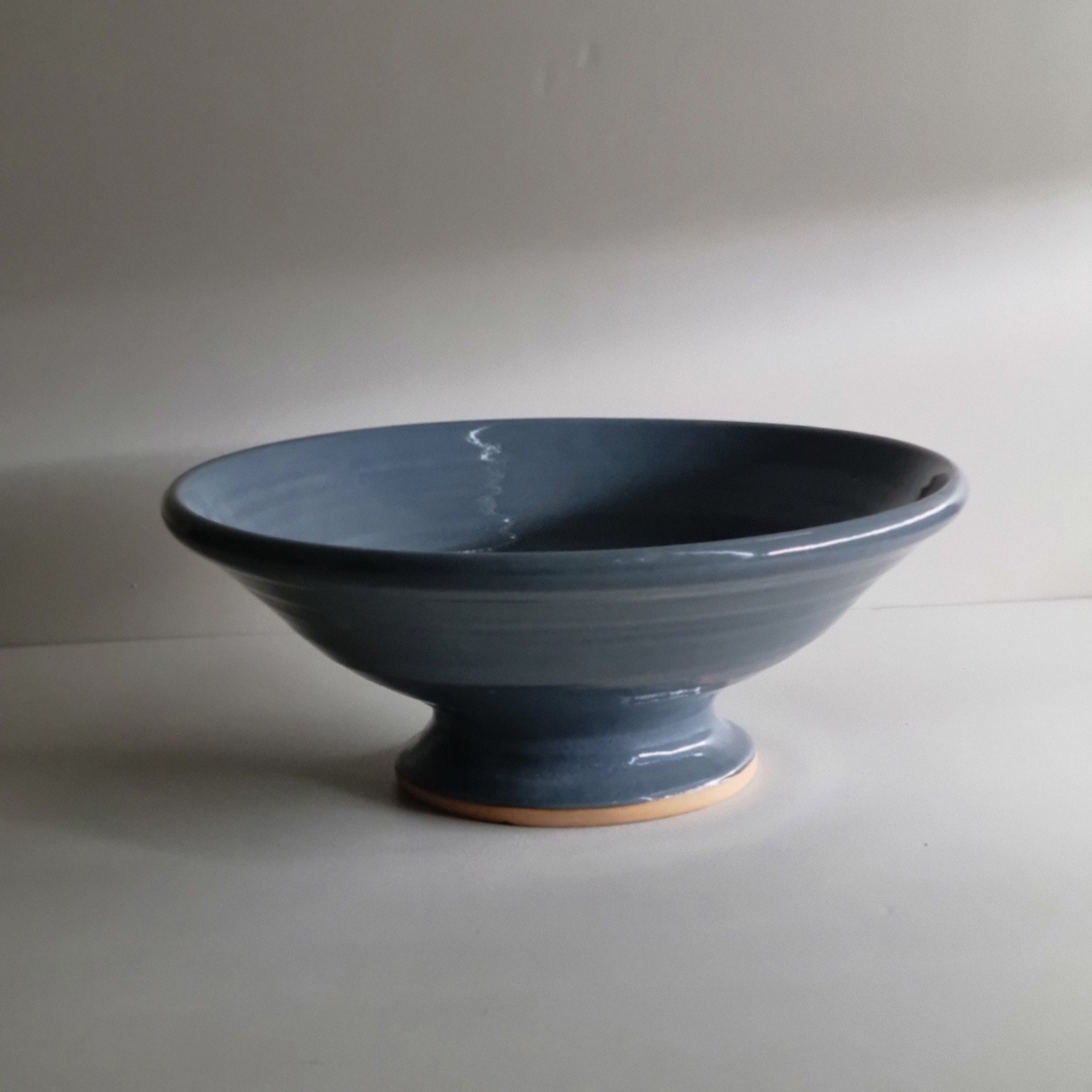 pedestal bowl ceramic