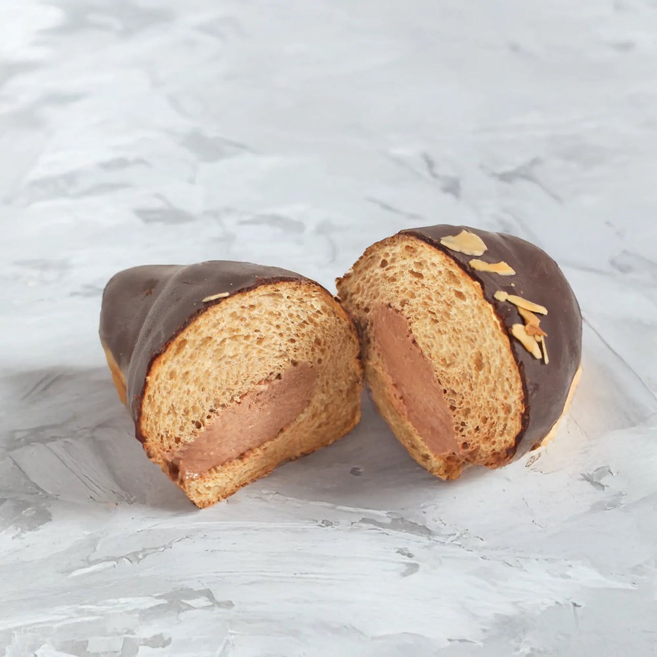 低糖質なチョコクリームパンの断面