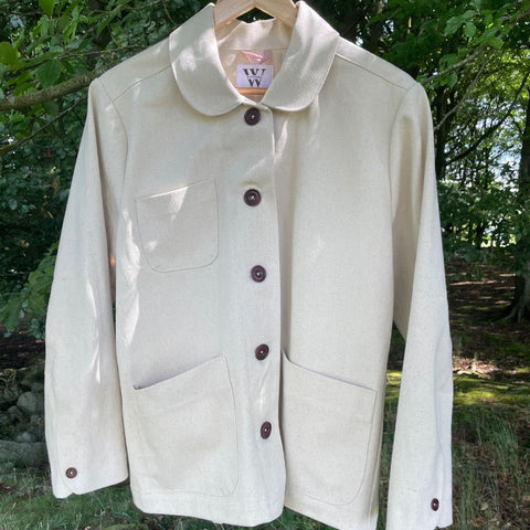 Jack jacket in organic cotton, natural seeded denim.