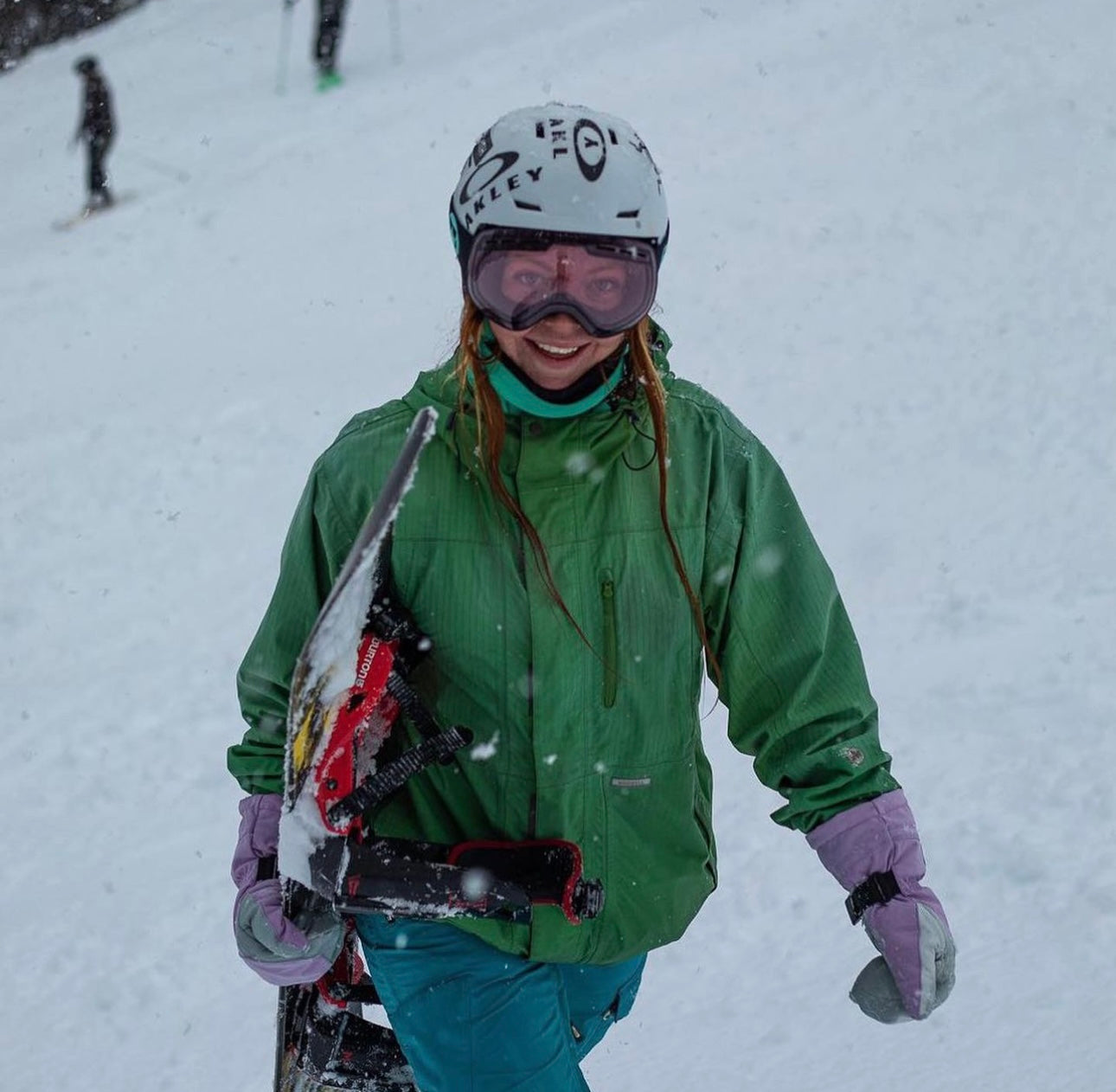 picture of female snowboarder