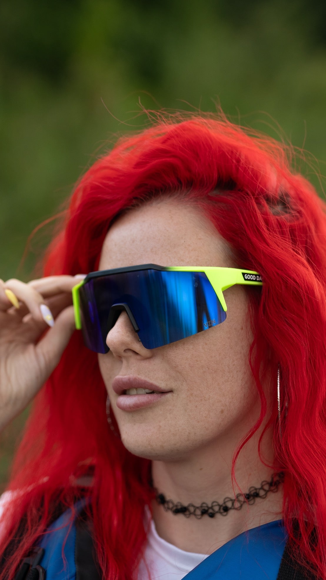 female wearing the Jenna sunglasses in Bright-AF yellow