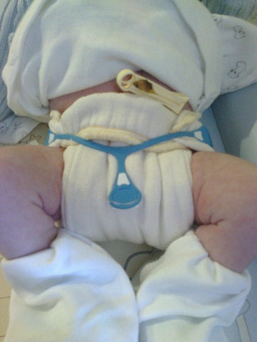 fralda pre-dobrada em bebe recem nascido