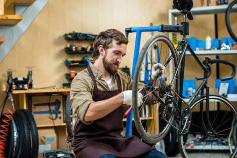 réparateur de vélo professionnel