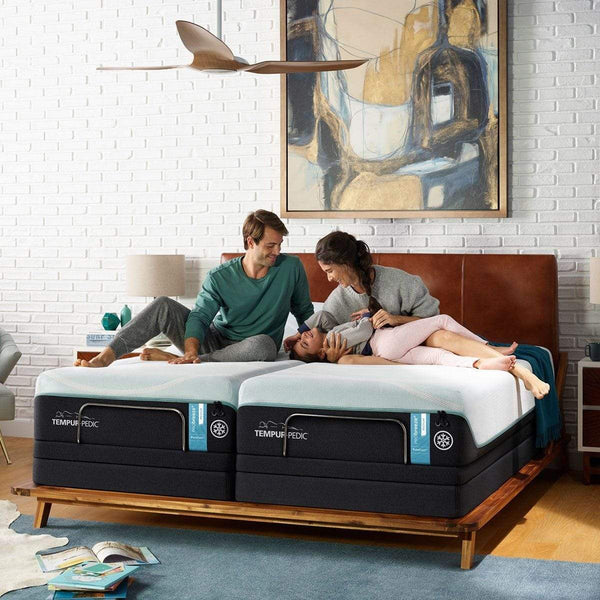 TEMPUR-PRObreeze MEDIUM MATTRESS ON AN ADJUSTABLE BASE ROOM SHOT