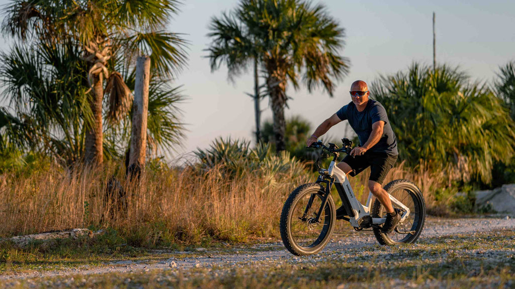 Vaderdag cadeautips: Verras je sportieve vader met een elektrische fiets | Himiway