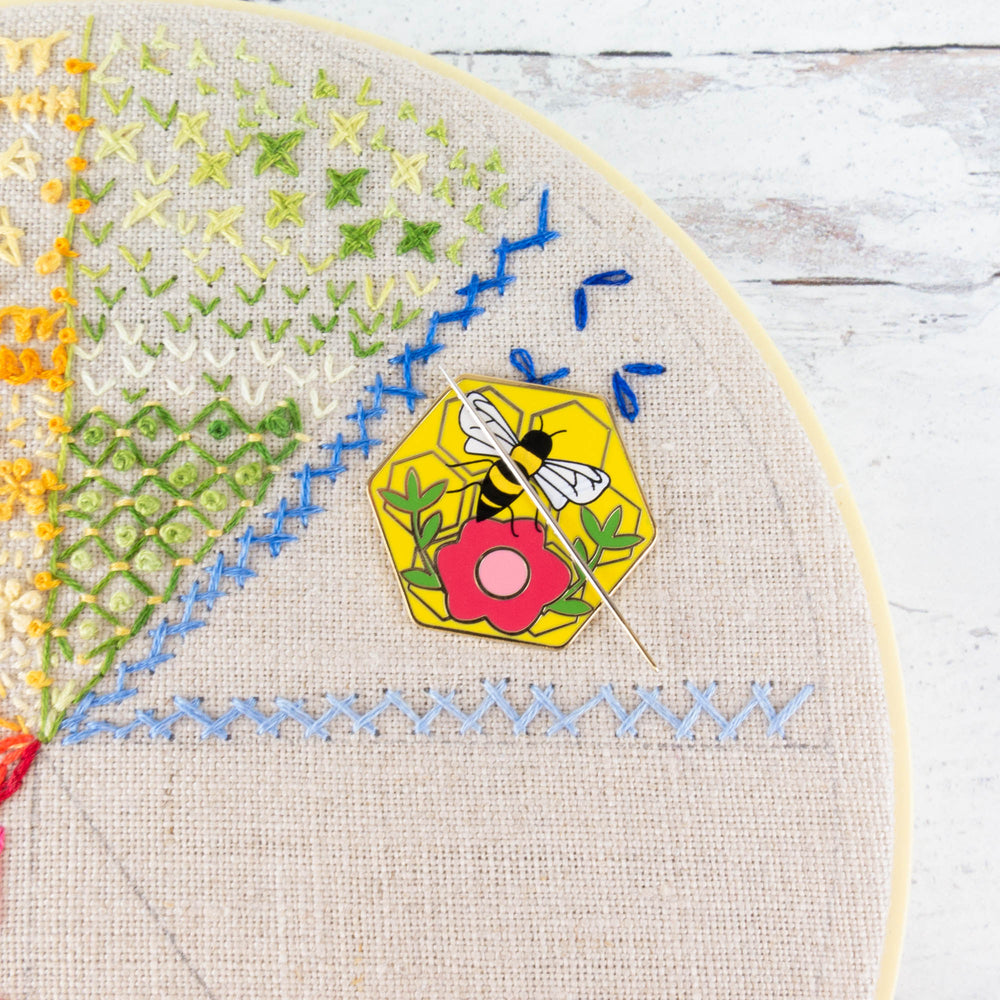 Small Storkette Embroidery Scissors