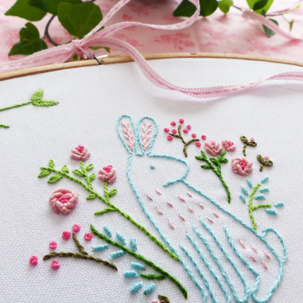 Complete Kit, FLOWER HEART: Embroidery for Beginners, Materials and  Explanation Booklet / Floral Embroidery, Pink and Mimosa Stitch -   Canada