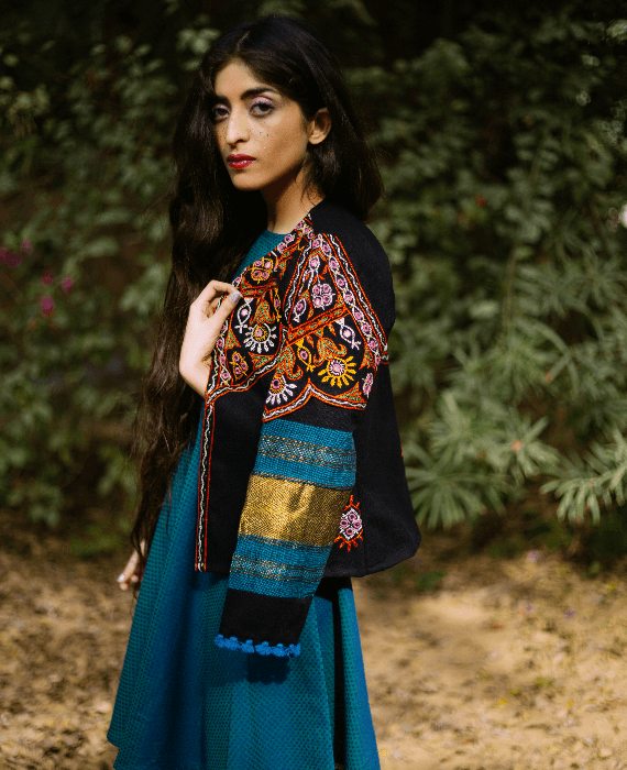 Magenta White Handwoven and Embroidered Bandhani Tribal Shawl