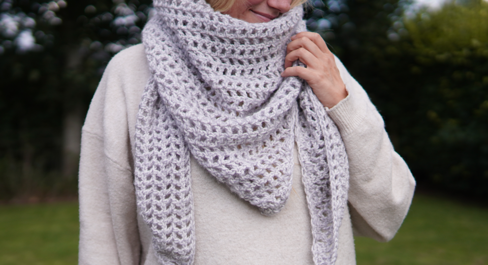 A grey crocheted shawl in "Amigo" Yarn and "Diablo" Mohair Yarn from Hobbii