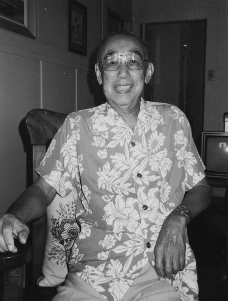 Ellery Chun, créateur de la chemise hawaiienne, dans sa boutique à Honolulu