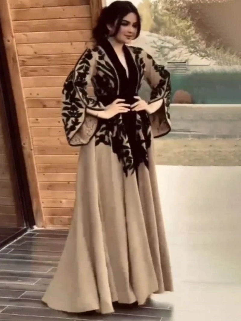 Elegant Vintage AppliquÃ© V-Neck Flared Sleeves Evening Dress