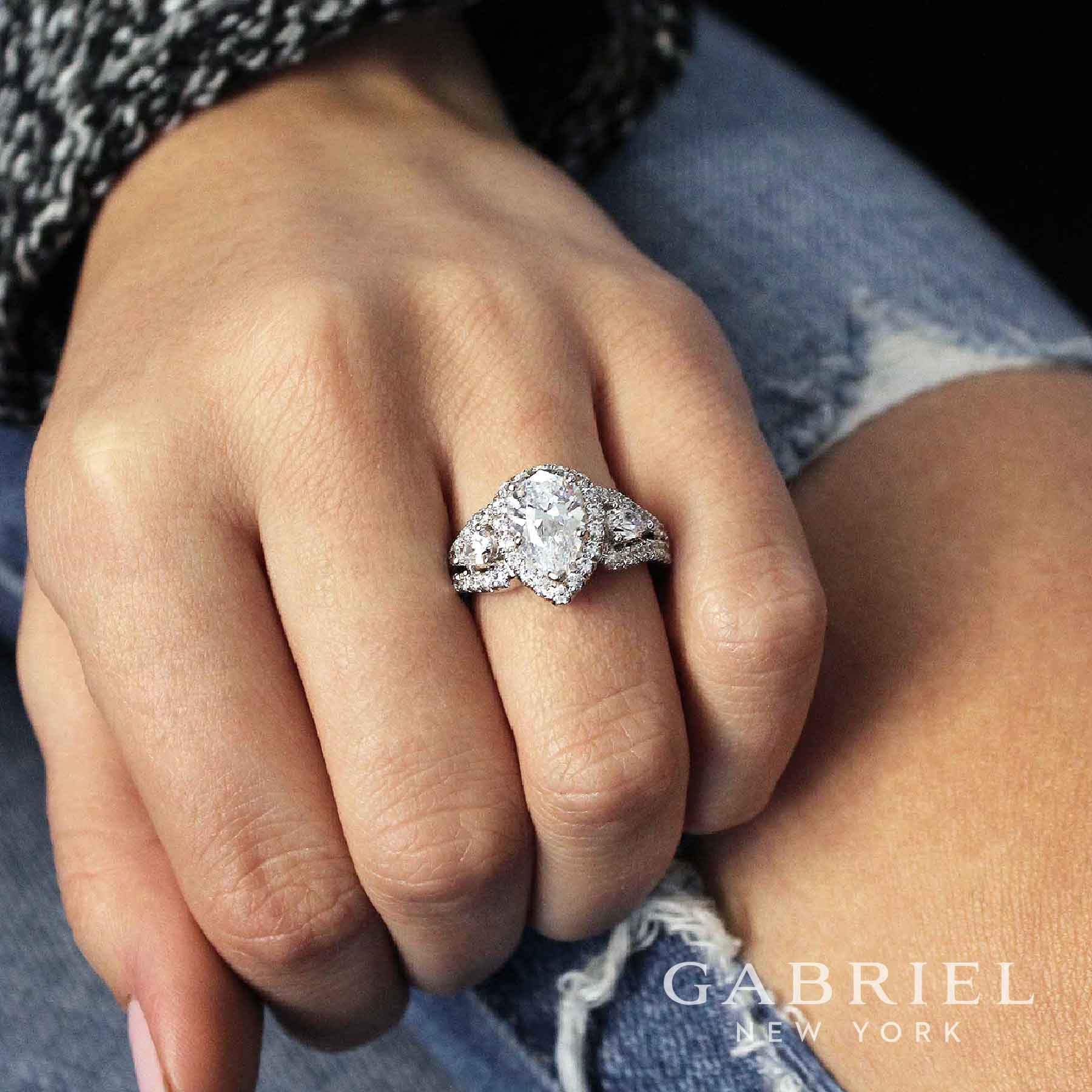 pear shaped engagement ring