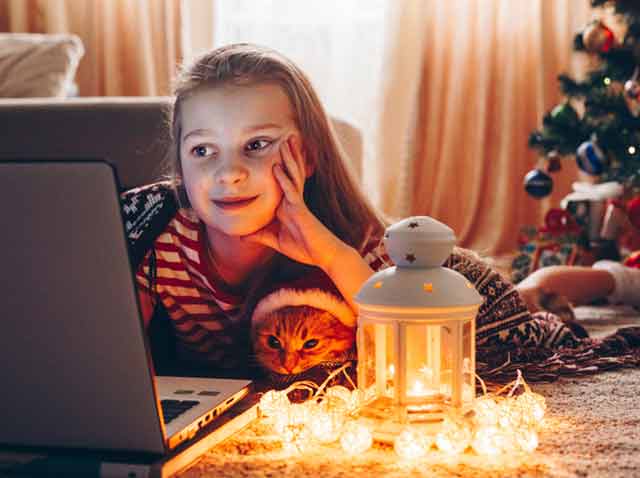 a girl watch movie with her cat