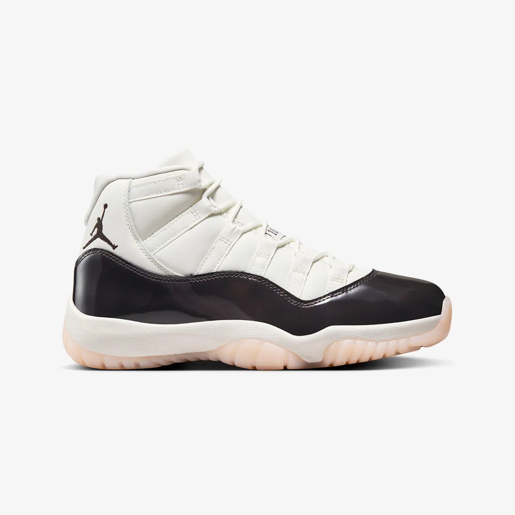 Low top deals black jordan 11