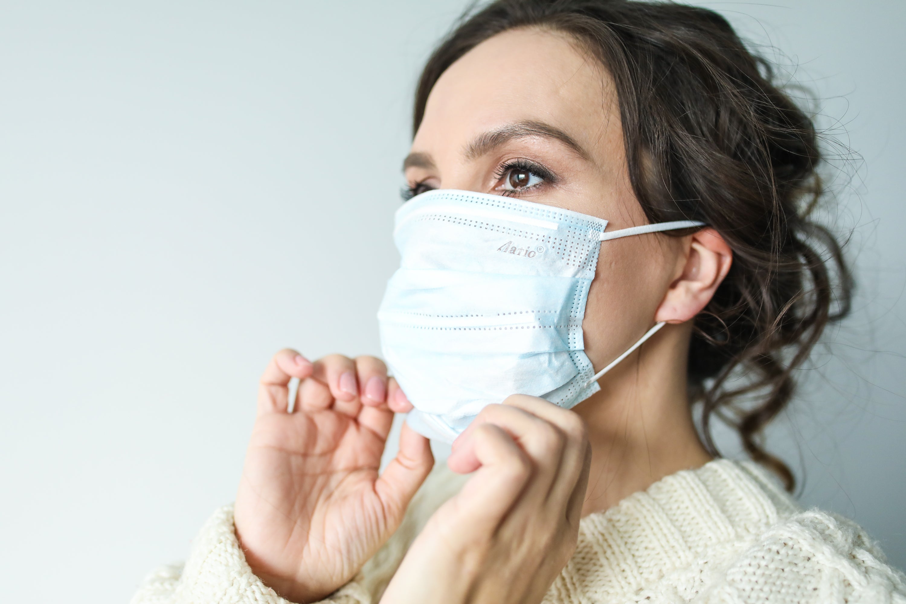 woman wearing face mask