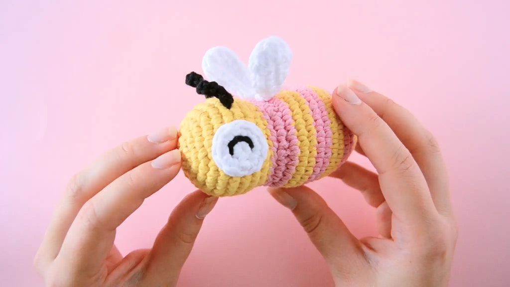 crochet bee amigurumi pattern