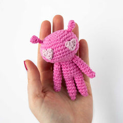 crochet-love-alien-free-amigurumi-pattern
