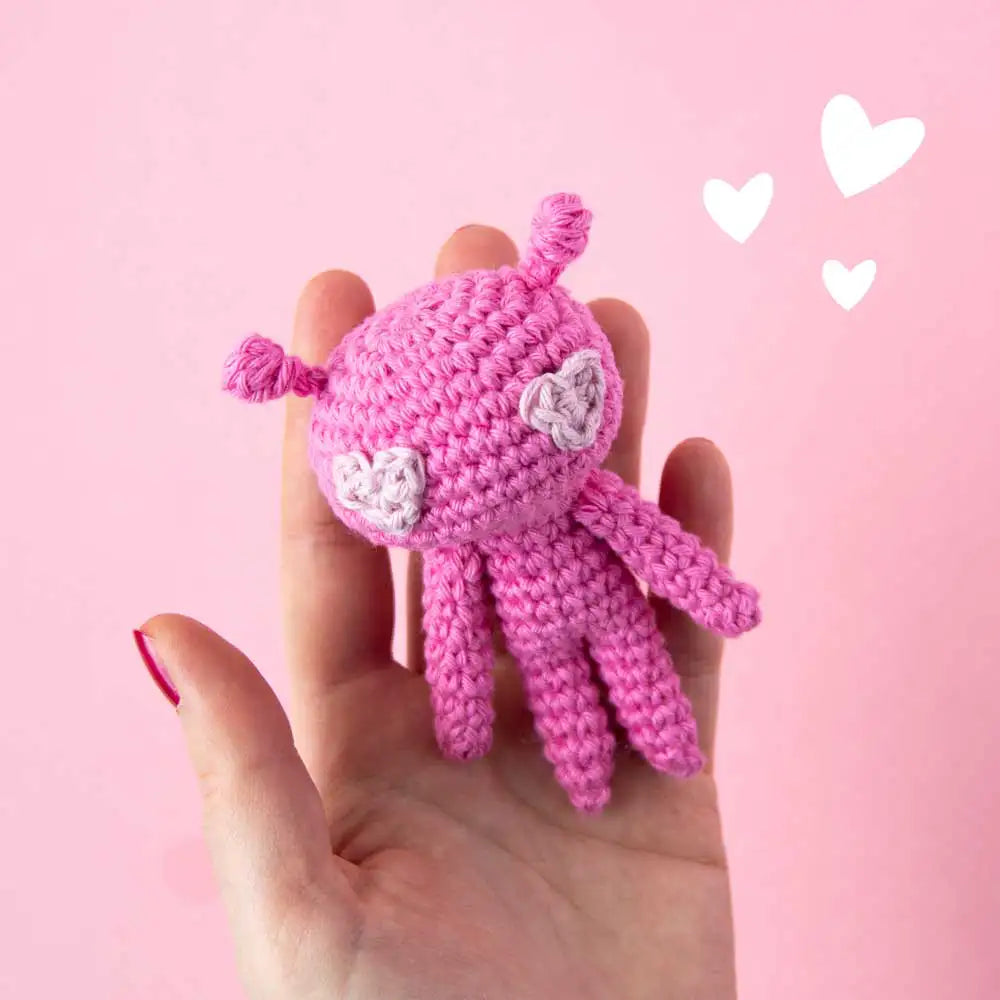 crochet-free-love-alien-pattern