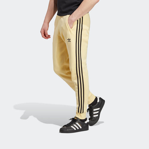 Adidas Classics 3-Stripes Jogger: Yellow - STAB Jogginghose im Schuhgeschäft in der Nähe, Streetwear Shop, Adidas Schuhe