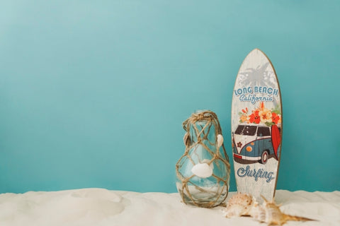 surfboard-mollusks-bottle-blue-background