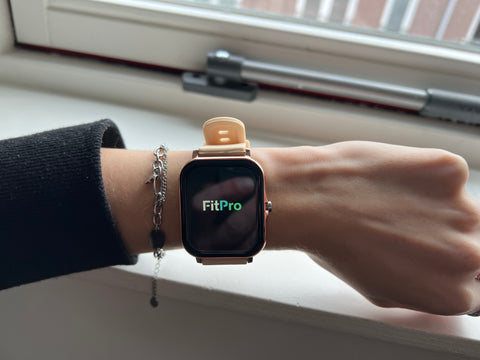 Onze eigen gouden dames smartwatch met bloeddrukmeter