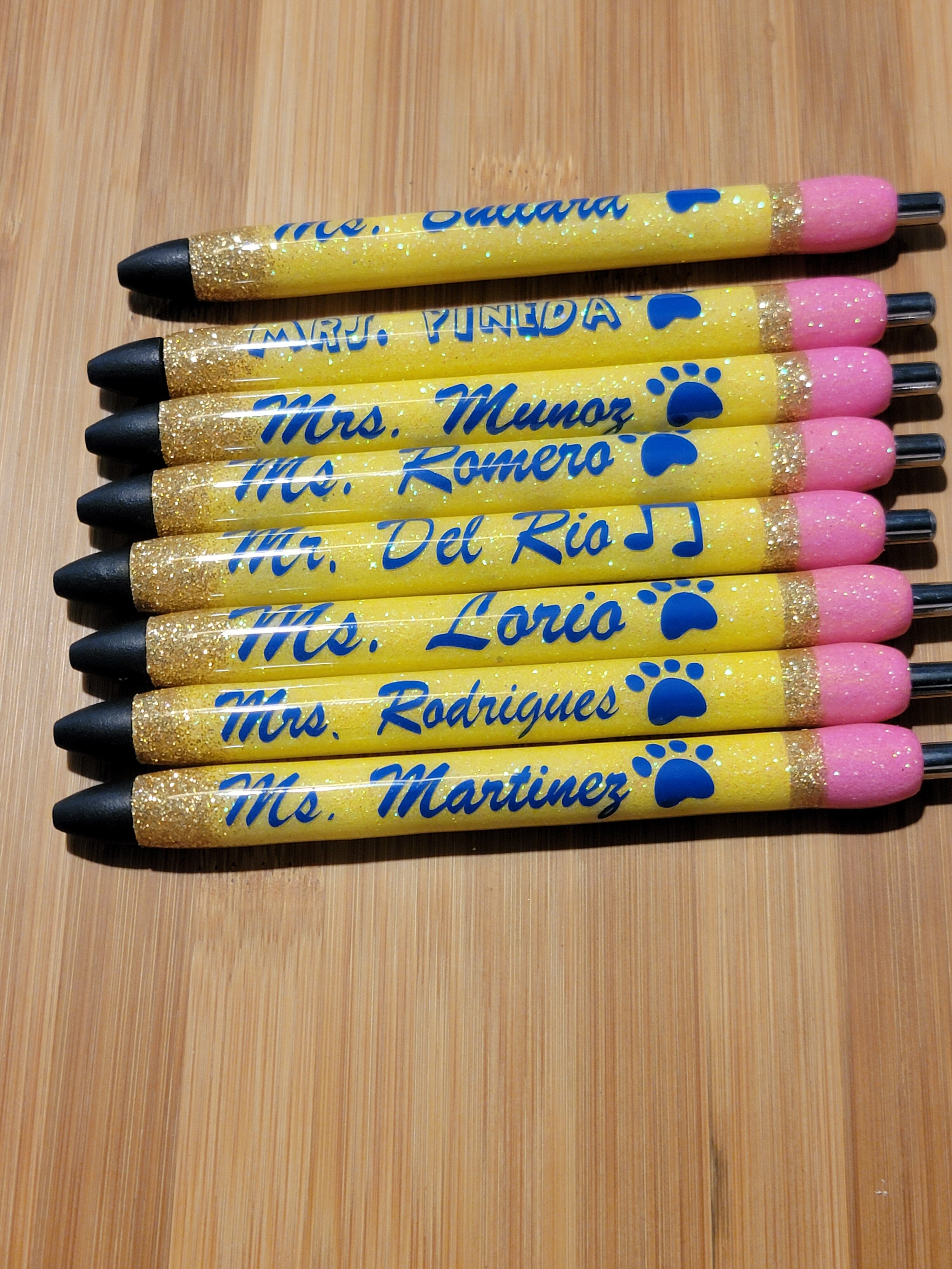 https://cdn.shopify.com/s/files/1/0659/8390/6035/products/pencil-pens-personalized-for-teacher-gifts-gravesfamilycreations-694992.jpg?v=1689509443