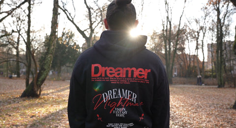 Club of Dreamers Hoodie Print mit Schrift Rücken Photoshoot Engin Online kaufen Dreamer Hoodie